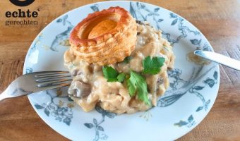 kip en champignon ragout - pastei